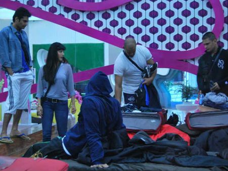 Bigg Boss 5: Andrew Symonds, Pooja Mishra quit the house