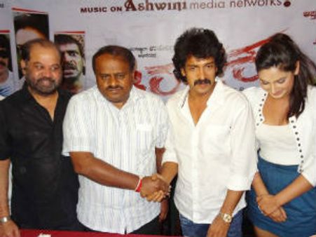 HD Kumaraswamy launches Upendra's Aarakshaka audio