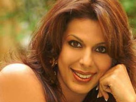 Bigg Boss 5: Pooja Bedi lashes out at Salman Khan