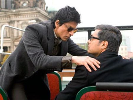 Don Shahrukh Khan bows down to every demand of his secret lady