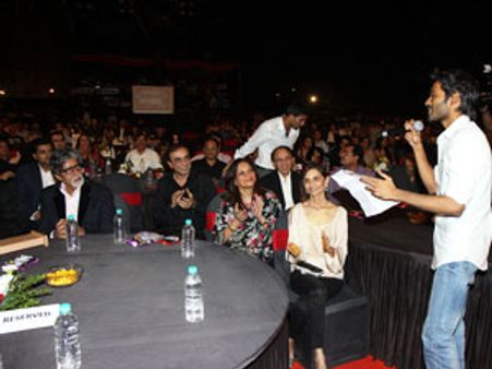 Dhanush’s special rendition Kolaveri Di for Amitabh Bachchan