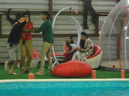 Bigg Boss 5: Har Pal Badalte rang in the house
