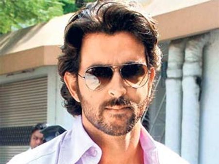Hrithik Roshan teaches journalist to kiss?