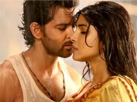 Priyanka Chopra gives a birthday surprise to Hrithik Roshan