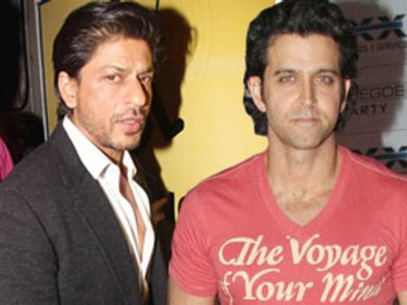 Hrithik Roshan shows his loyalty towards friend Shahrukh Khan