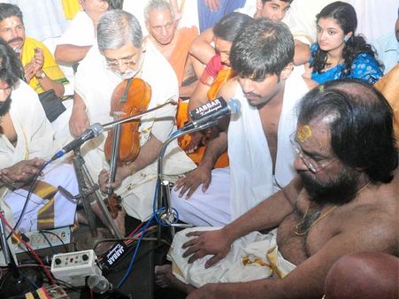 Yesudas celebrates 72nd birthday in Mookambika temple