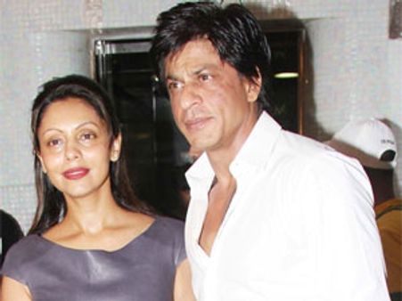 Shahrukh Khan maintains a dignified silence over Priyanka Chopra link up