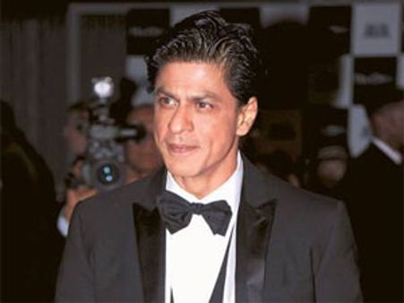 Shahrukh Khan bonds with Madhuri Dixit, Juhi Chawla
