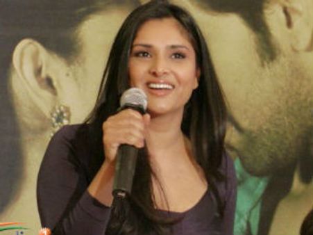 Ramya likely to pair up with Simbu in Vetrimaran's Vada Chennai