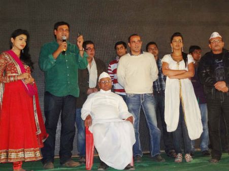 Gali Gali Mein Chor Hai special screening for Anna Hazare