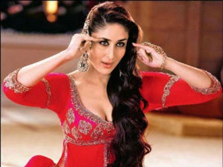 Kareena Kapoor doing a mujra in Saif's Agent Vinod