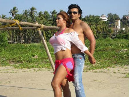 Raja Chaudhary, Yasmeen Khan in Aakhir Tumhe Aana Hai