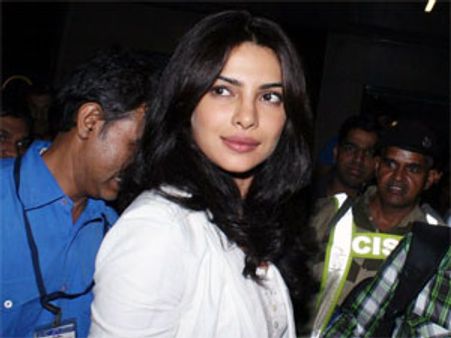 Priyanka Chopra's rival turns her friend?