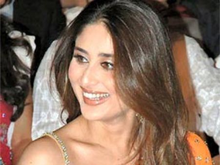 Kareena Kapoor hides her baby bump?