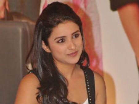 Parineeti Chopra bags best debut award at Filmfare