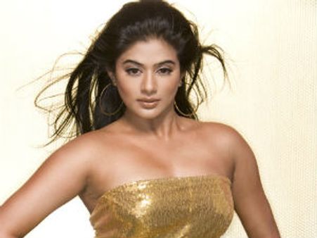 Priyamani blames media for creating ‘fake scandal’ with Sachiin Joshi!