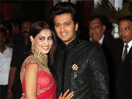 B'wood attends Riteish Deshmukh-Genelia D'Souza's reception