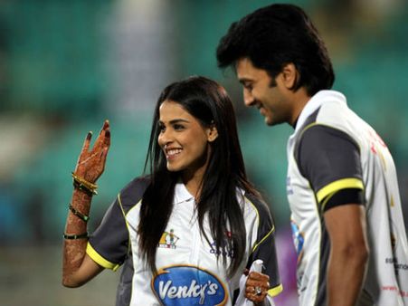 Riteish-Genelia lead Mumbai Heroes to victory at CCLT20
