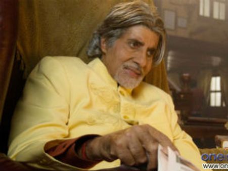Amitabh Bachchan to undergo minor stomach surgery