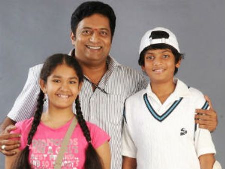 Dhoni - Movie Review