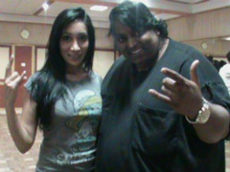 Sofia Hayat does an item number in JHTTD