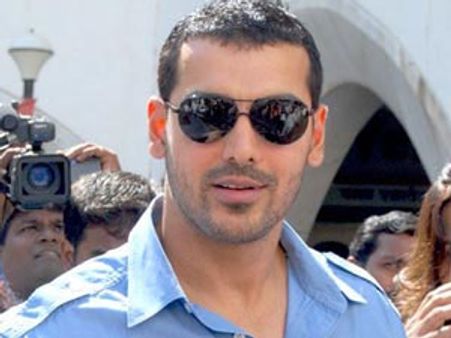 John Abraham bitten by his female fan