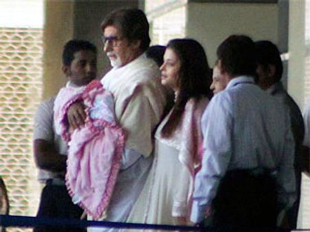 Beti B's first public appearance for Grandpa Amitabh Bachchan