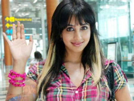 What's brewing between Sanjjanaa-Bharath?