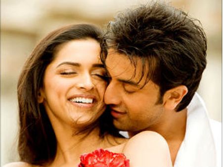 Ranbir Kapoor-Deepika Padukone to smooch in Ayan Mukherjee's next?