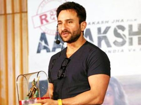 Saif Ali Khan gets support from Malaika in assault case