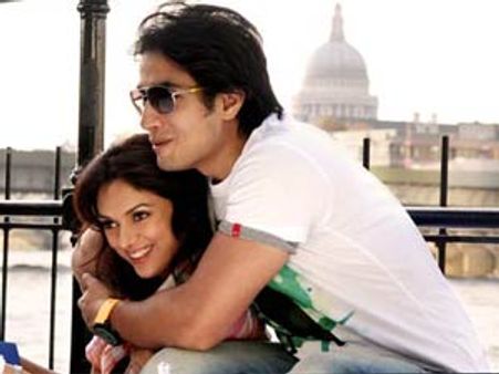 Aditi Rao Hydari share a bed with Ali Zafar!