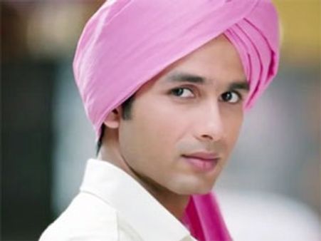 Shahid Kapoor receives unusual birthday gift