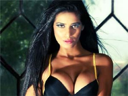 Chitrangada Singh slams Poonam Pandey