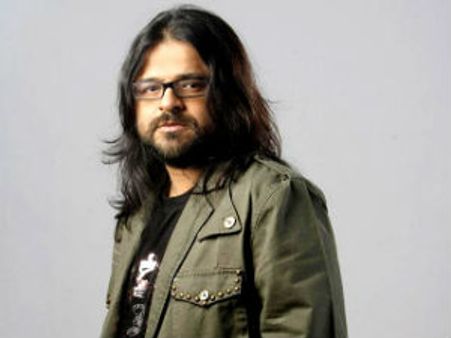 Pritam shows his naughty side in Agent Vinod’s 'Pyar Ki Pungi'