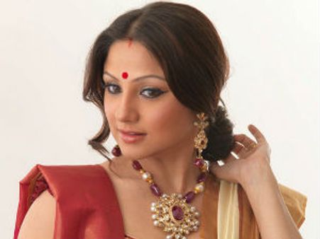 Priyanka Upendra turns Ravichandran's wife in Crazy Star