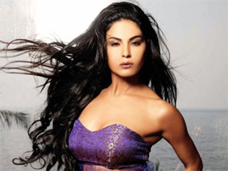 71,240 men want to marry Veena Malik on Swayamvar!