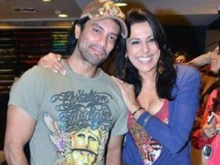 Pooja Bedi-Akashdeep Saigal dating each other?