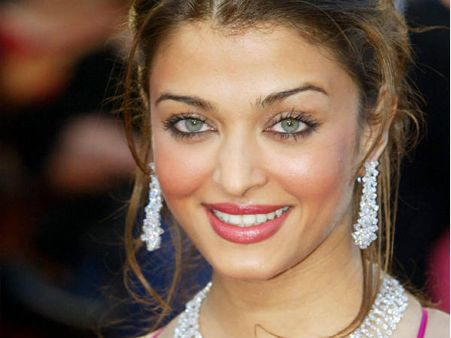People know me more because of my eyes: Aishwarya