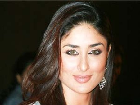 Kareena Kapoor cuts herself from the world for Heroine!