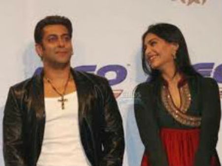 Salman Khan, Sonam Kapoor bag Ghanta Awards 2012