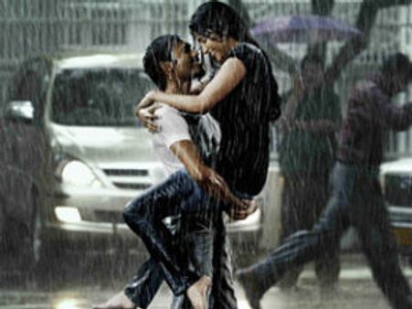 Dhanush's 3 fever grips Tamil Nadu