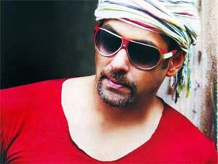 Salman Khan kissed Kahaani's mystery man's wife!