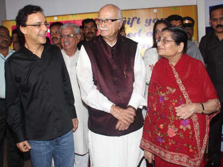 LK Advani calls Vidhu Vinod Chopra a greatest filmmaker
