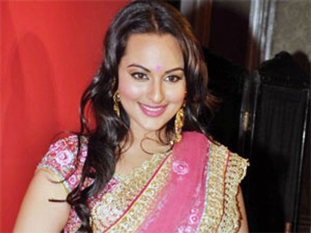 Sonakshi to play Mandakini in Once upon a time in Mumbaai 2