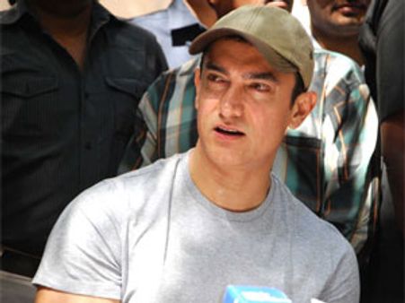 Aamir Khan's advice to youngsters on social networking sites