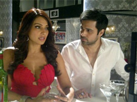 My chemistry with Emraan Hashmi is dynamic: Bipasha Basu