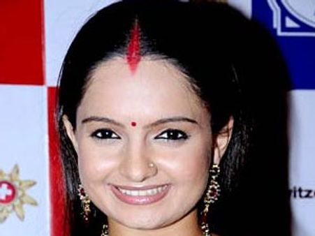 Jiaa Manek aka Gopi bahu caught in raid!