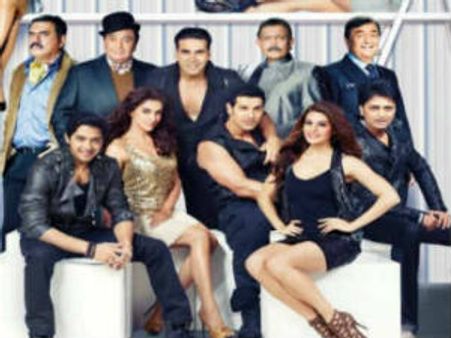 Housefull 2 gets average reviews from film critics