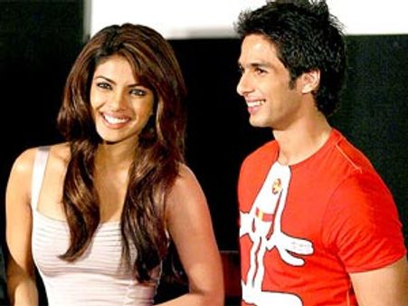 Shahid Kapoor dumps Priyanka Chopra for Salman, Shahrukh!