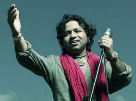 Kailash Kher enthralls Pak audience at Karachi concert